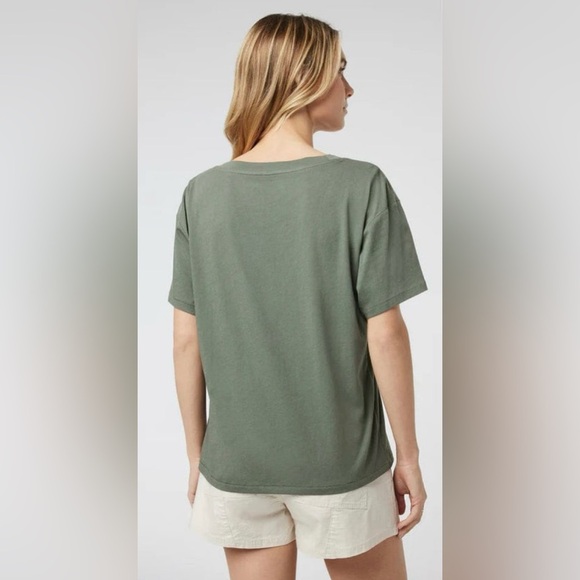 Vuori Women’s Sutton V Neck Tee - Picture 9 of 12